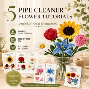 Op de afbeelding: Een digitale gids getiteld 5 Pipe Cleaner Flower Tutorials met instructies voor een zonnebloem, roos, madeliefje, tulp en lelie. De afbeelding toont een glazen vaas met deze vijf geknutselde bloemen naast gedrukte stap-voor-stap kaarten.