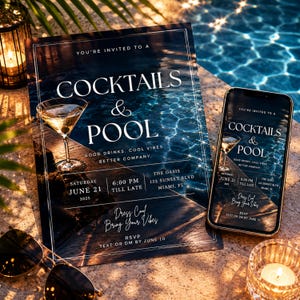 Könnte beinhalten: Eine gedruckte Einladung und ein Smartphone zeigen die Worte "Cocktails & Pool" mit einer Martini-Glas-Grafik. Die Einladung enthält Veranstaltungsdetails: Samstag, 21. Juni 2025, 18:00 Uhr, The Oasis, 123 Sunset Blvd, Miami, FL. Sonnenbrillen und Kerzen sind ebenfalls vorhanden.