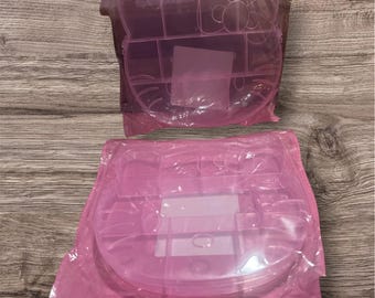 Zestaw biżuterii Hello Kitty, 10 elementów. Idealny dla małych dziewczynek, do tworzenia biżuterii i nie tylko. Urocze etui na biżuterię Hello Kitty z uchwytem.