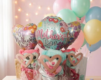 Niebieski Miś w Kwiatowym Kubku – Prezent na Dzień Matki z Balonami (Sowa Kocham Mamę)