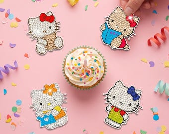 Zestaw 12 breloków z diamentami Sanrio DIY, uroczy wzór Hello Kitty z motywem kreskówkowej mozaiki z kryształkami o specjalnym kształcie, damski plecak z zawieszkami