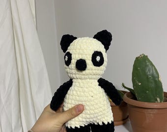 手作りのパンダのぬいぐるみ