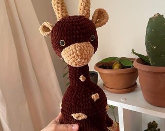 手作りのかわいいキリンのぬいぐるみ