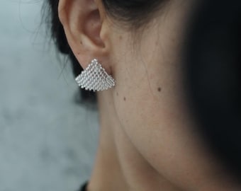 Geometrische waaieroorbellen, Miyuki-rocailles, sterlingzilveren paaltjes, modernistische stijl