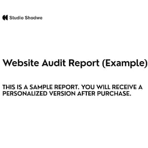 Può includere: Una grafica bianca con il testo "Website Audit Report (Example)" e "THIS IS A SAMPLE REPORT. YOU WILL RECEIVE A PERSONALIZED VERSION AFTER PURCHASE." Il logo Studio Shodwe si trova nell'angolo in alto a sinistra. Lo sfondo presenta linee diagonali bianche e grigie.