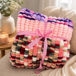 Handmade Pompom Blanket, Chunky Soft Blanket, Cozy Throw, Gift for Her, Home Decor Blanket, size 115x130 cm