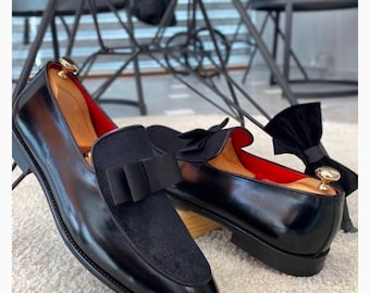 Mocassini da uomo in velluto nero con fiocco, scarpe eleganti slip-on con suola rossa, calzature formali fatte a mano, lusso per feste e matrimoni, scarpe da uomo fatte a mano