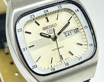Raro reloj de pulsera vintage Seiko 5 Railway Time con esfera blanca, movimiento automático fabricado en Japón n.° 6309A e indicador de día y fecha para hombre.