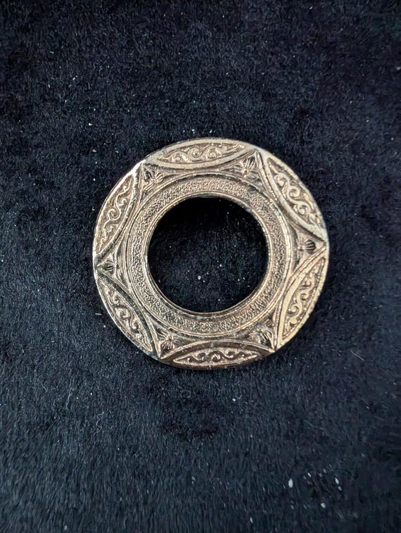 Vintage Gold Tone Lieba Circle Brooch