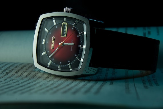Vintage Seiko Tank Automatic Watch - Rare Red Dial 7S26 Men’s Mechanical Watch - Classic Rectangular Formal Watch - Retro Japanese Timepiece