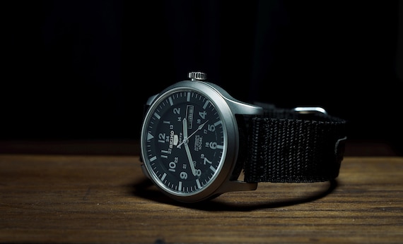 Seiko 5 Sport Black Dial Vintage Military Style Field Watch Refurbished Seiko 7S26 Automatic Elegant Men’s Tool Watch Minimalist Retro