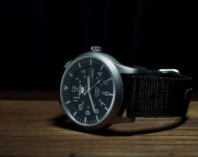 Seiko 5 Sport Black Dial Vintage Military Style Field Watch Refurbished Seiko 7S26 Automatic Elegant Men’s Tool Watch Minimalist Retro