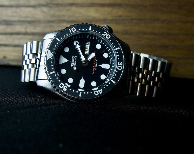 Seiko Black Dial Diver | Vintage Refurbished Automatic Watch | Men’s Classic Silver Case Sport Watch | Mechanical Timepiece | Luxury Gift