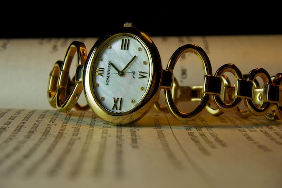 Classic Romanson Ladies Gold Watch - Elegant Pearl Dial Quartz Timepiece - Slim Gold Plated Dress Watch - Mother of Pearl Vintage Style Gift
