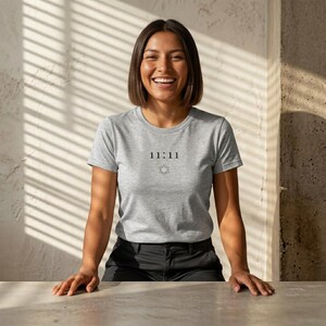 11:11 Sun Spiritual T-Shirt, Minimalist Celestial Numerology Top imagem 2