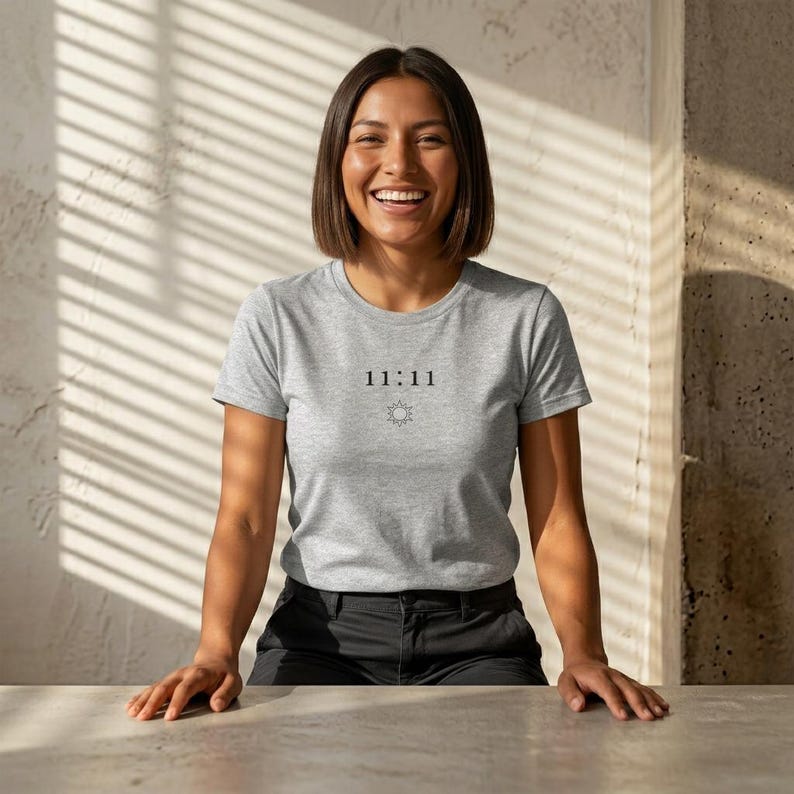 11:11 Sun Spiritual T-Shirt, Minimalist Celestial Numerology Top imagem 2