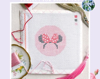 Borduurcanvas met Minnie Mouse-oren | Handgeschilderd borduurwerk | 13 mazen | Borduurproject voor beginners