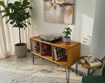 Mueble Organizador estilo Industrial Para Vinilos De Madera maciza.