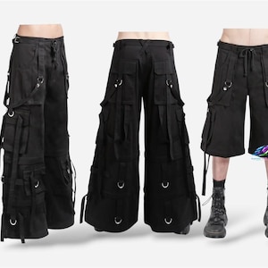 Pode incluir: Calças cargo e calções pretos com vários bolsos, alças ajustáveis e ferragens em forma de D prateadas. As peças incluem uma cintura com cordão e são apresentadas em três vistas. O texto 'Craft by EuroWearGoods' é visível.