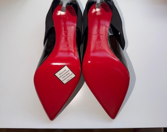 Zapatos de tacón Christian Louboutin Sharpstagram con tira cruzada en piel charol negra