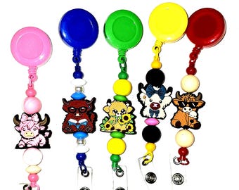 Porta credenciales con cuentas de vaca de las Tierras Altas