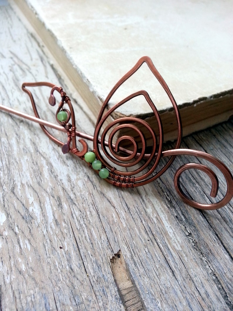 gift for knitter Shawl pin in leaf Design wire Brooch, fibula, onyx, green earthy, autumn Woodland Wire Wrapped Copper scarf Pin