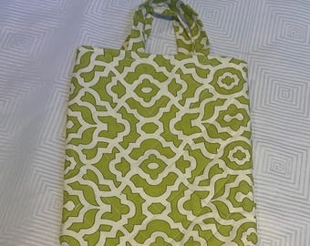 Bolso de tela reutilizable hecho a mano – Estampado geométrico verde y blanco