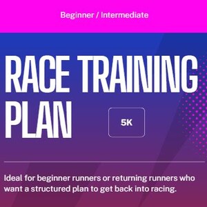 Pode incluir: Gráfico digital com o texto branco "RACE TRAINING PLAN" e um ícone "5K". O fundo desvanece-se do azul para o roxo, com uma faixa rosa no topo. O texto "Beginner / Intermediate" está no topo.