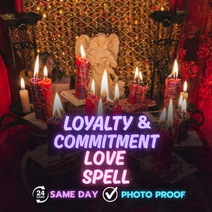 Peut inclure: Une scène mystique avec des bougies allumées de différentes couleurs, dont le rouge et le violet, disposées autour d'une statue d'ange blanc. Le texte "LOYAUTÉ & ENGAGEMENT LOVE SPELL" est affiché.