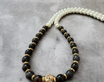 Black Agate and Shell Pearl Necklace, 8mm Handmade Pearl Necklace, Elegant Black Bead Jewelry, Gold Accent Necklace, Statement Necklace