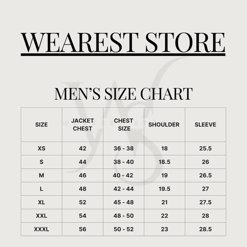 Pu&ograve; includere: Una tabella delle taglie di Wearest Store, con la scritta "MEN'S SIZE CHART" in alto. La tabella elenca le taglie dalla XS alla XXXL, con le corrispondenti misure di petto giacca, circonferenza torace, spalla e manica in cm.