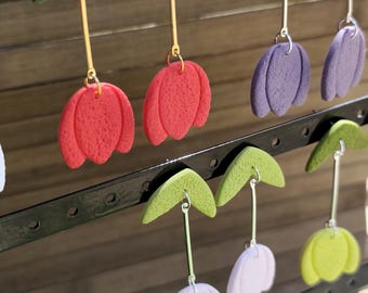 Orecchini colorati in argilla polimerica fatti a mano, orecchini floreali leggeri, orecchini boho di tendenza, regalo unico per lei