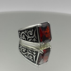 Men’s Rectangular Ruby Statement Ring, Handmade 925 Sterling Silver with Engraved Scrollwork imagen 13