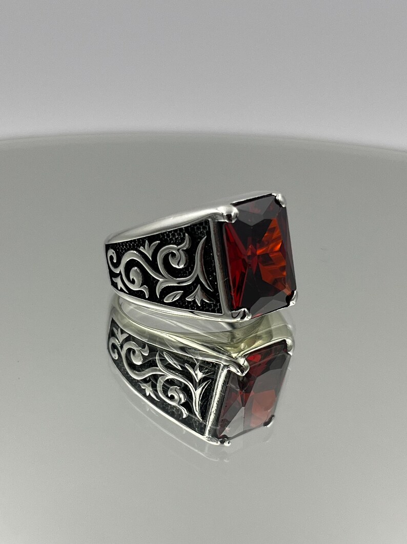 Men’s Rectangular Ruby Statement Ring, Handmade 925 Sterling Silver with Engraved Scrollwork imagen 13