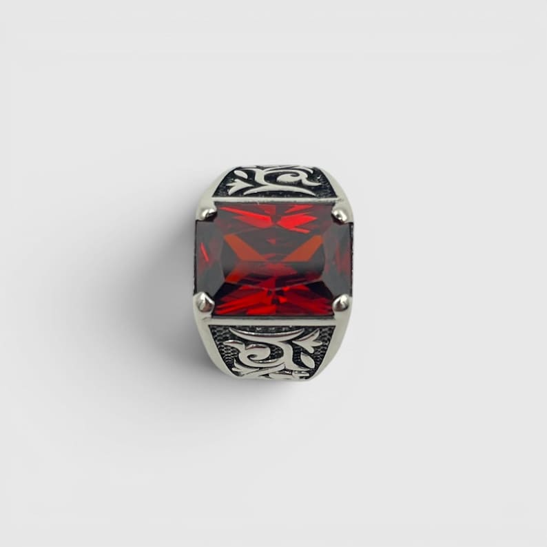Men’s Rectangular Ruby Statement Ring, Handmade 925 Sterling Silver with Engraved Scrollwork imagen 7
