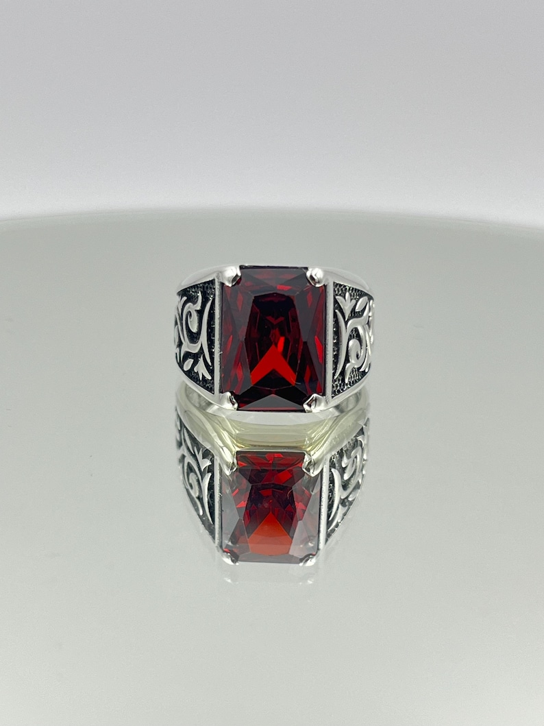 Men’s Rectangular Ruby Statement Ring, Handmade 925 Sterling Silver with Engraved Scrollwork imagen 11