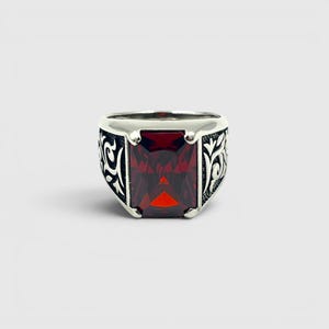 Men’s Rectangular Ruby Statement Ring, Handmade 925 Sterling Silver with Engraved Scrollwork imagen 9