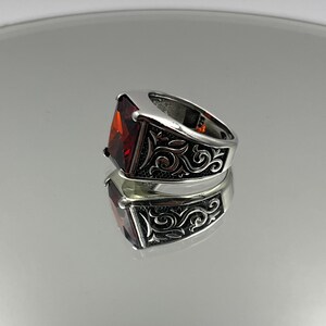 Men’s Rectangular Ruby Statement Ring, Handmade 925 Sterling Silver with Engraved Scrollwork imagen 12