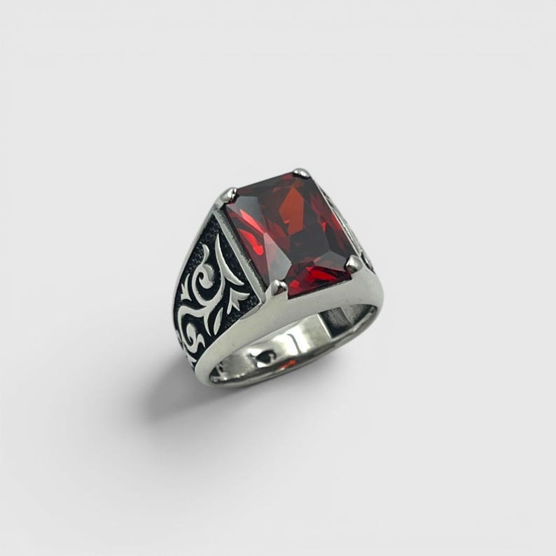 Men’s Rectangular Ruby Statement Ring, Handmade 925 Sterling Silver with Engraved Scrollwork imagen 4