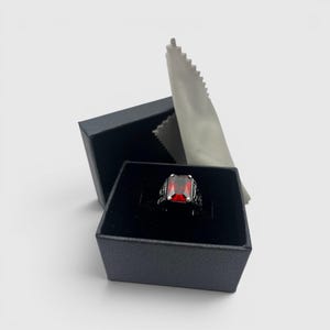 Men’s Rectangular Ruby Statement Ring, Handmade 925 Sterling Silver with Engraved Scrollwork imagen 3