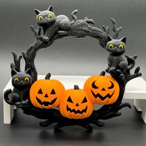 Halloween Mini Wreath with Black Cats and Pumpkins, Spooky Door Decor, Gothic Wall Hanging