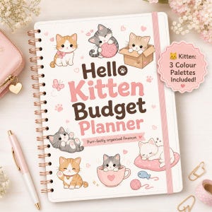Puede incluir: Una agenda de presupuesto con encuadernación en espiral y cubierta blanca con ilustraciones de gatitos, ovillos de lana y corazones. El texto dice Hello Kitten Budget Planner y Purr-fectly organised finances. Una pegatina rosa festoneada indica Kitten: 3 Colour Palettes Included!