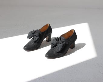 Spanish Vintage 80s Paco Herrero Victorian Style Shoes with Bow and Mid Heel - Euro 36