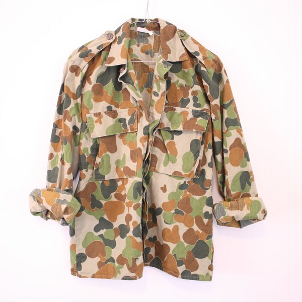 SALE  90s Unisex Grungy Slouchy Camouflage Camo Shirt