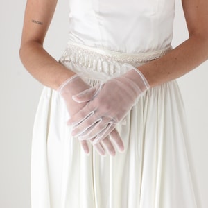 Tulle / Mesh / Transparent Ivory Bridal Gloves