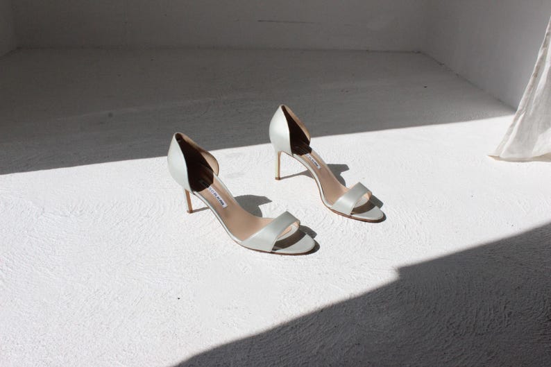 2000er Jahre MANOLO BLAHNIK Pastell Lackleder Vintage Offene Zehen Sandalen mit Absatz - Euro 40,5 Bild 3