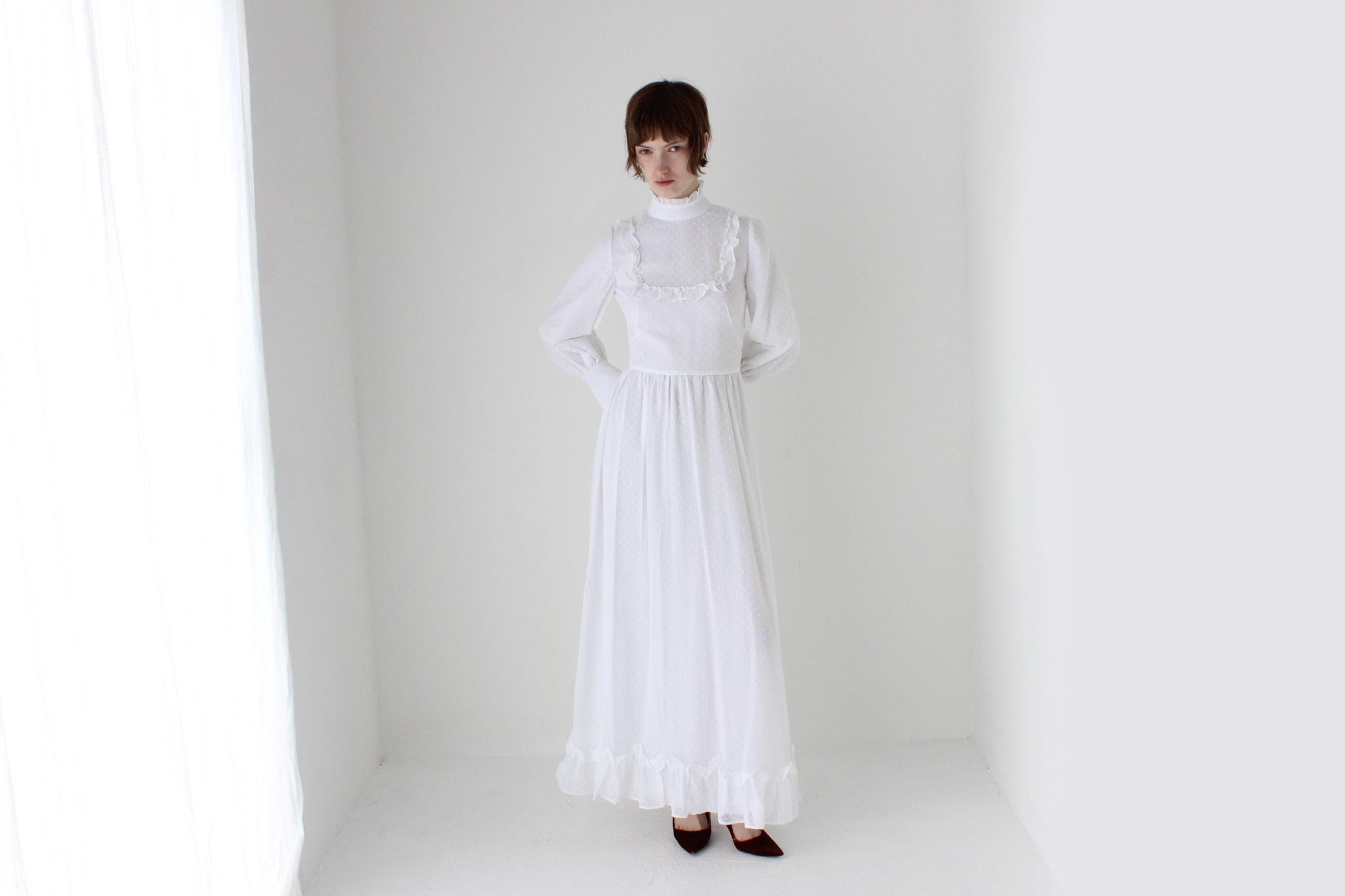 Romantic 1970s White Cotton Long Sleeve Prairie Victorian Ruffle