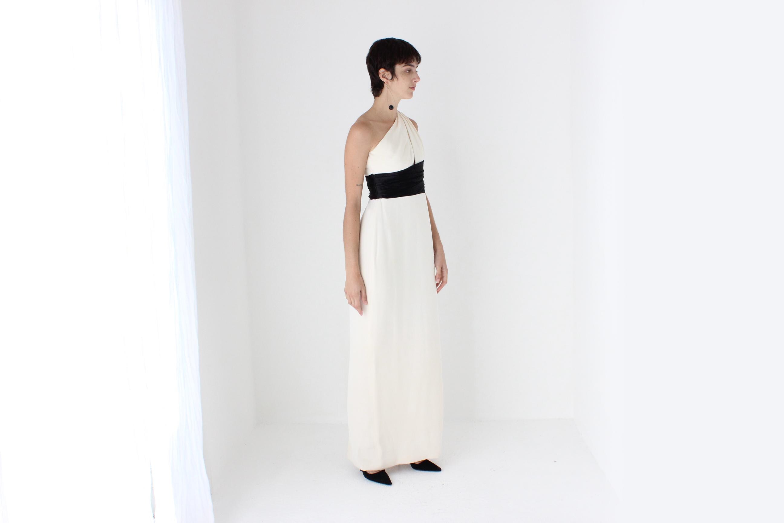 marchesa ivory dress 2000s Notte Sublime Silk Asymmetric One Shoulder 'twisted' Silk Wedding W/ Black Cummerbund Christmas2021
