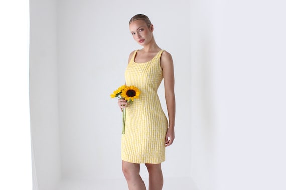 Buy 2000s Vintage Carmen Marc Valvo Textured Yellow Minimal Sleeveless Cocktail Dress Online in India - Etsy Buy 2000s Vintage Carmen Marc Valvo Textured Yellow Minimal Sleeveless Cocktail Dress Online in India - Etsy
