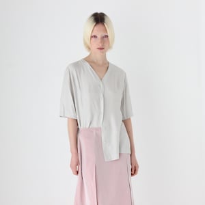 80s PURE SILK Dove Grey Short Sleeve Button Up Top